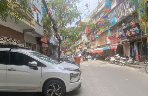 Cho thuê nhà ngõ ô tô tránh- vỉa hè phố 8/3, Hai Bà Trưng, Hà Nội, Dt 50m2-2,5 tầng-MT 5m - Giá 10 triệu